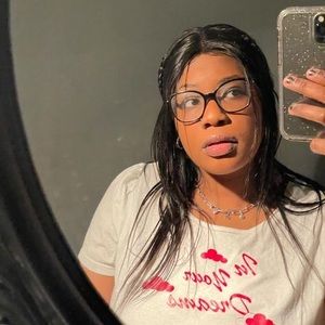 Meet your Posher, Simone